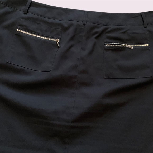 Cute Little Black Miniskirt - Picture 2 of 7